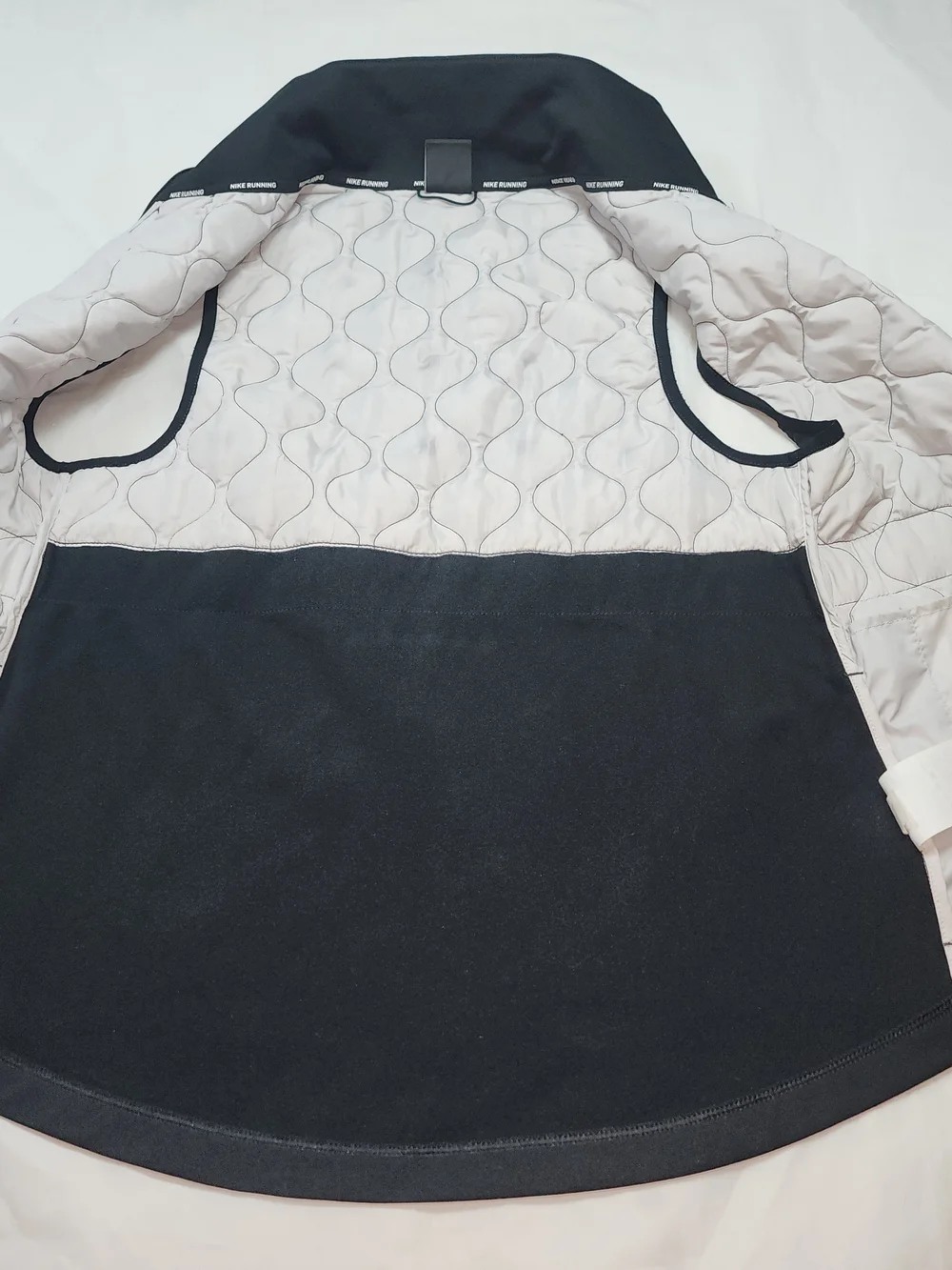Nike AeroLayer Women's Running Vest Black Size Medium Is Used